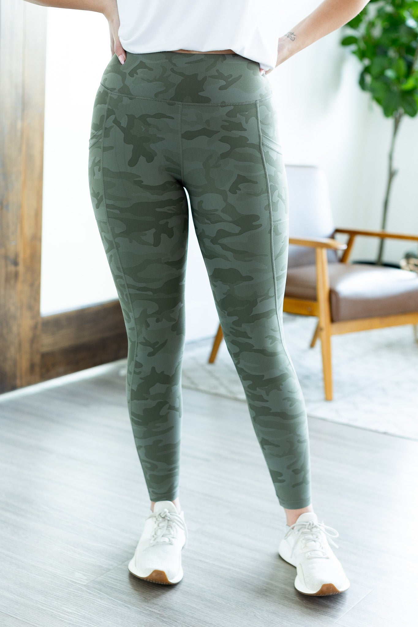 Spanx Green Camo Crop 20” Seamless Leggings Women's Size M