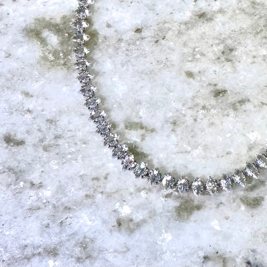 CALLA Necklace in Silver