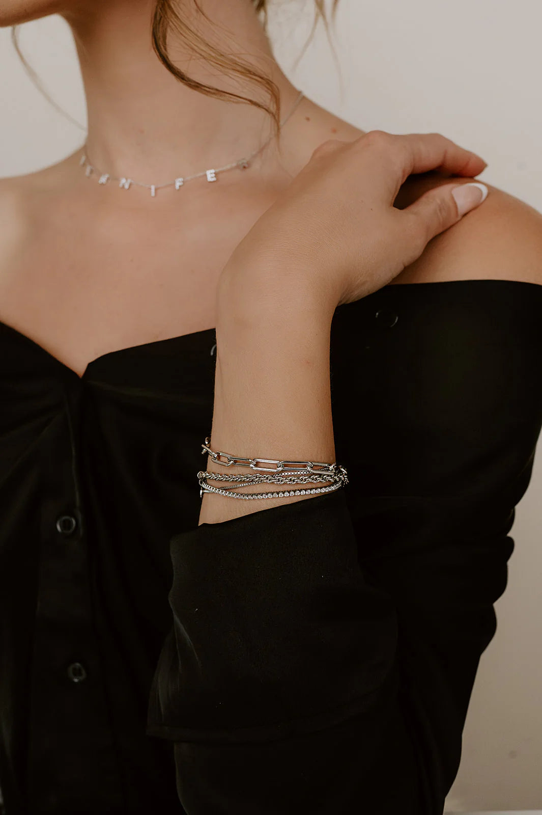The Sis Kiss Meg Rhinestone Bracelet | Silver