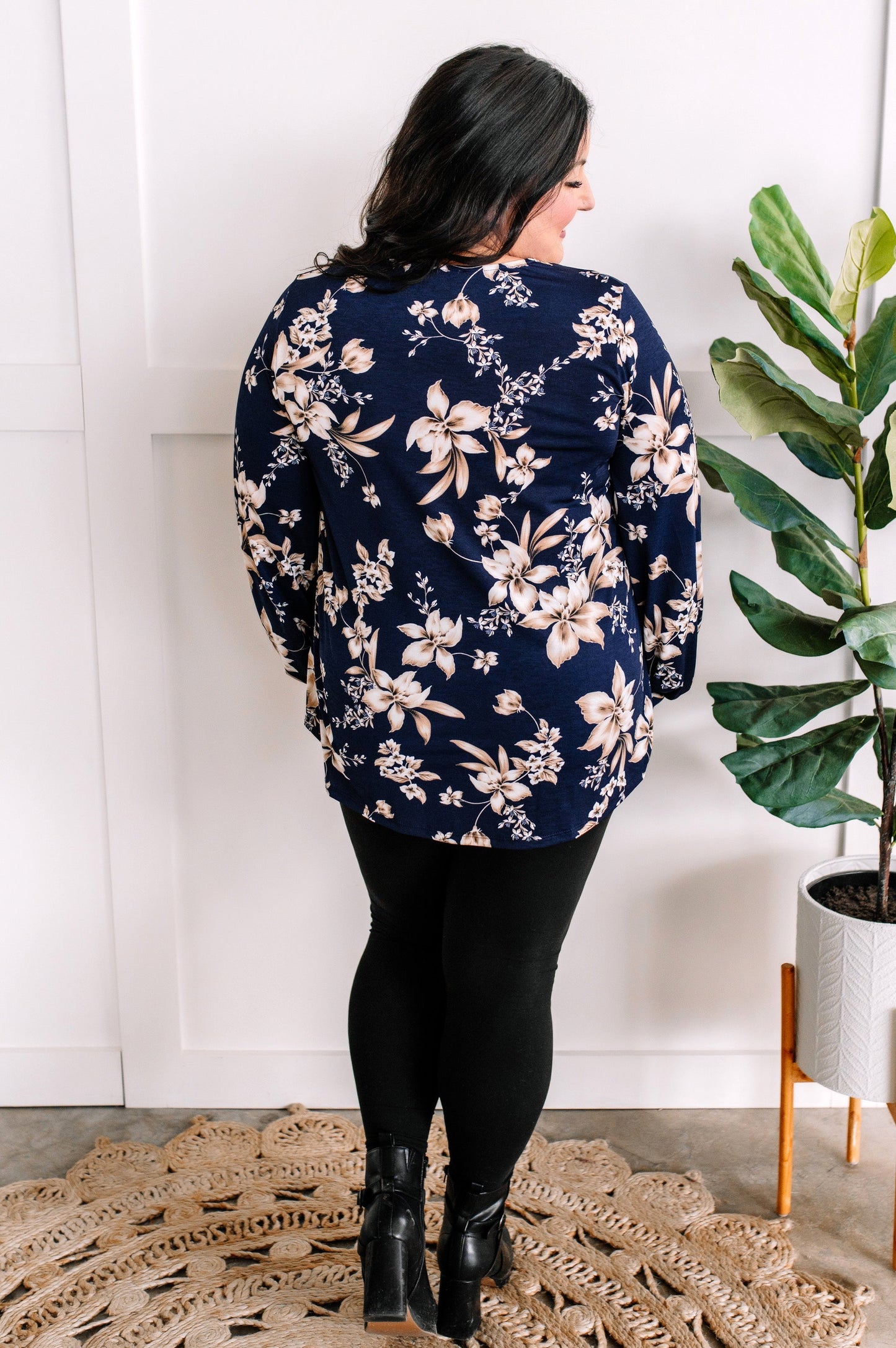 Floral Print Top With Elastic Sleeve In Navy & Natural