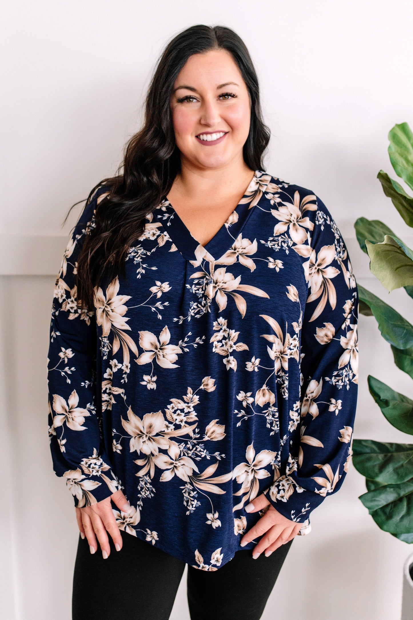 Floral Print Top With Elastic Sleeve In Navy & Natural
