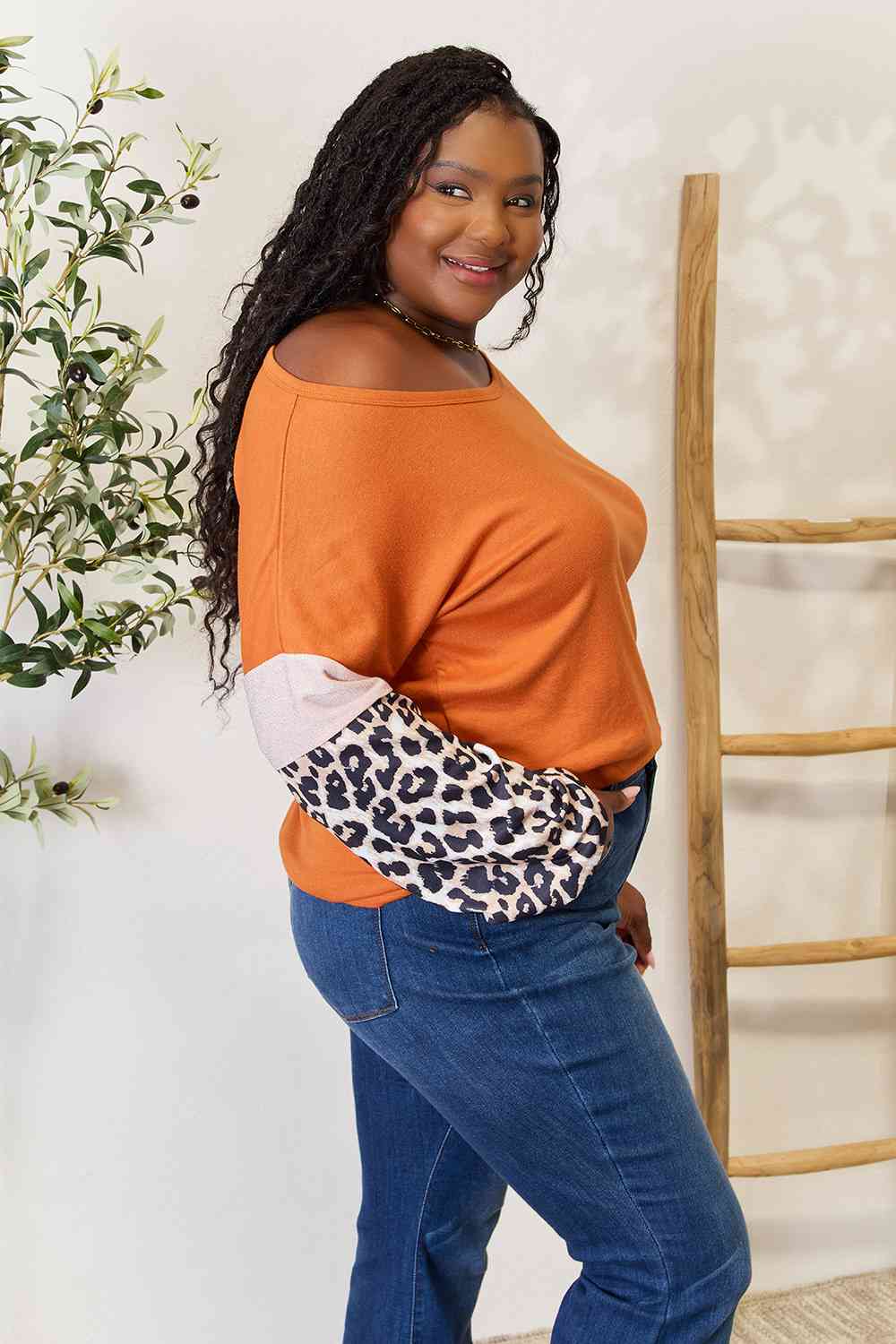 Leopard Long Sleeve Round Neck Sweatshirt